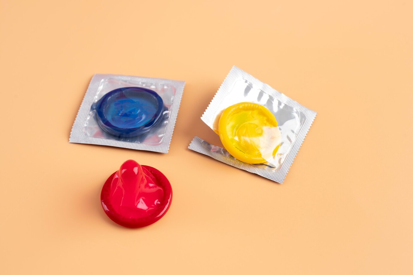 tři kondomy