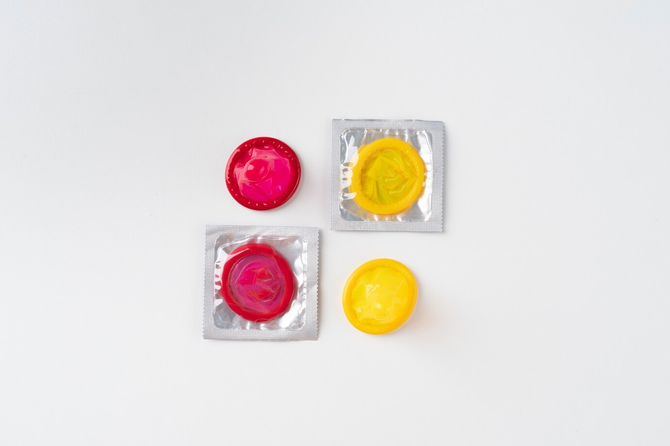 čtyři kondomy